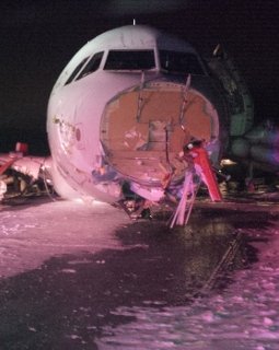 Παραλίγο νέα αεροπορική τραγωδία με Airbus A320 -23 τραυματίες από ανώμαλη προσγείωση [εικόνες & βίντεο] | iefimerida.gr 1