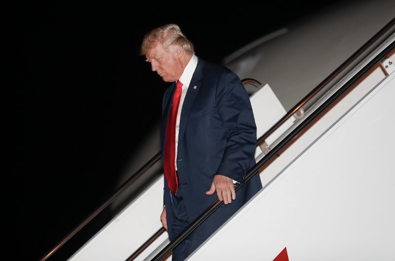 «Η Νέα Υόρκη σε μισεί»: Διαδηλωτές ανάγκασαν τον Τραμπ να μπει από την πίσω πόρτα σε ουρανοξύστη [εικόνες] | iefimerida.gr 4