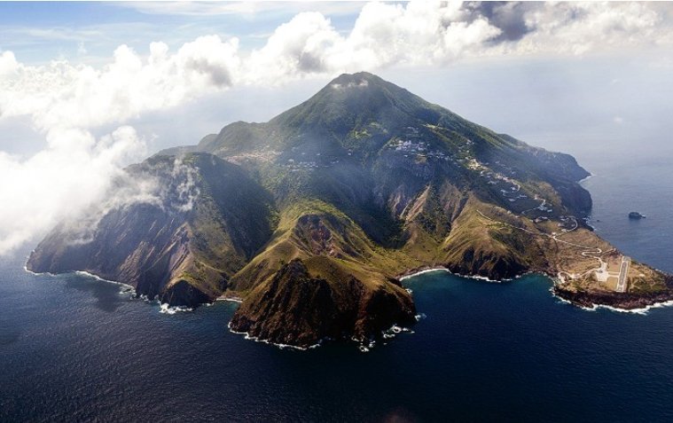 Κατεβαίνοντας από τα σύννεφα -Τα αεροδρόμια με την πιο μαγική θέα από ψηλά [εικόνες] | iefimerida.gr 5
