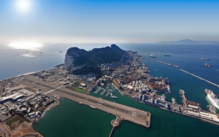 Κατεβαίνοντας από τα σύννεφα -Τα αεροδρόμια με την πιο μαγική θέα από ψηλά [εικόνες] | iefimerida.gr 7