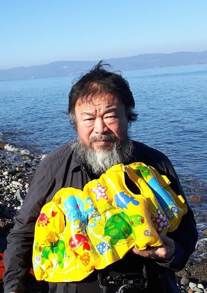 Ο Αϊ Γουέιγουεϊ κλείνει έκθεσή του στη Δανία γιατί οι πρόσφυγες παραδίδουν τα τιμαλφή τους [εικόνες] | iefimerida.gr 1