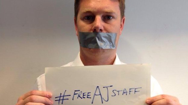 Διεθνής καμπάνια διαμαρτυρίας: Απελευθερώστε τους δημοσιογράφους του Al Jazeera [εικόνες & Βίντεο] | iefimerida.gr 4