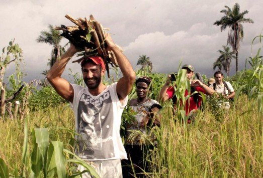 «Ο Κανάκης θα δώσει τέλος στην πείνα μας», τραγουδάνε τα παιδιά στην Σιέρα Λεόνε [εικόνες & βίντεο]  | iefimerida.gr 0