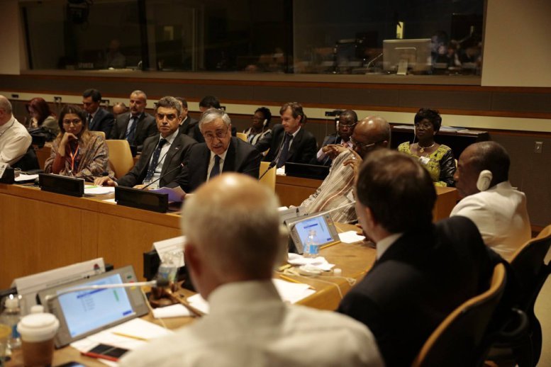 Ο Παπανδρέου έδωσε βήμα στον ηγέτη του ψευδοκράτους Ακιντζί [εικόνες] | iefimerida.gr 2