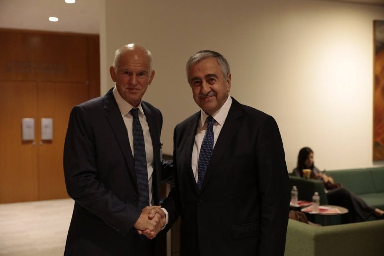 Ο Παπανδρέου έδωσε βήμα στον ηγέτη του ψευδοκράτους Ακιντζί [εικόνες] | iefimerida.gr 1