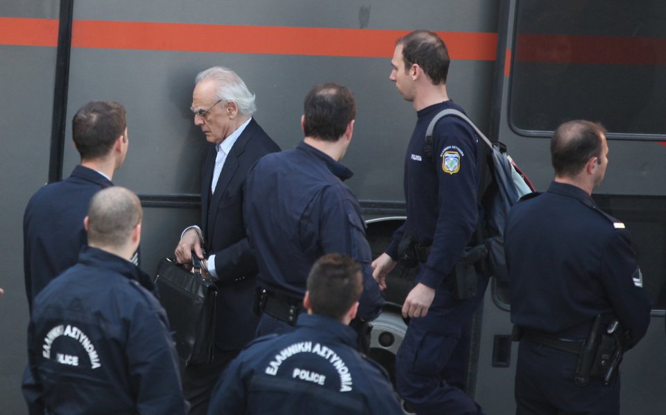 «Καλημέρα Βαγγέλη», «Γεια σου Ακη» -Οι παγωμένες χειραψίες Βενιζέλου-Τσοχατζόπουλου | iefimerida.gr 0