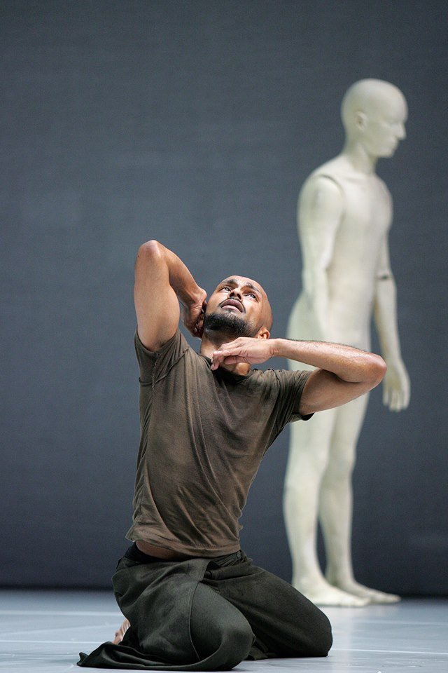 Η τελευταία υπόκλιση του κορυφαίου χορευτή και χορογράφου Ακραμ Καν [εικόνες & βίντεο] | iefimerida.gr 1