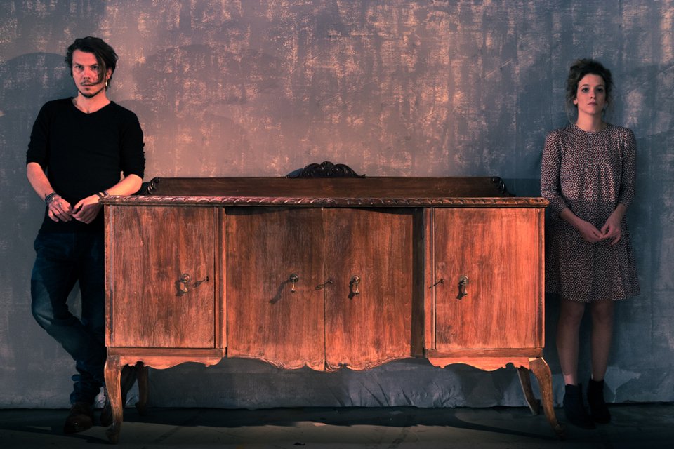 Θέατρο που ξεβολεύει, σκληρό, πολιτικό: Γαλλικό Θέατρο à la Grecque [εικόνες] | iefimerida.gr 5