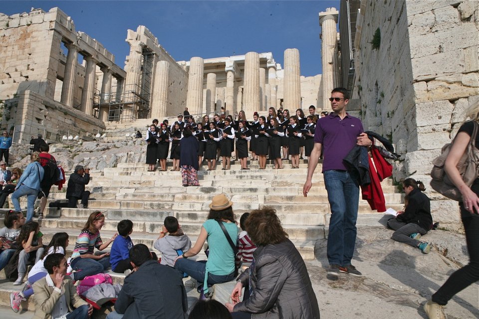 H Λυρική το απόγευμα της Δευτέρας ήταν παντού: Από την Ακρόπολη ως την Πατησίων [εικόνες] | iefimerida.gr 1