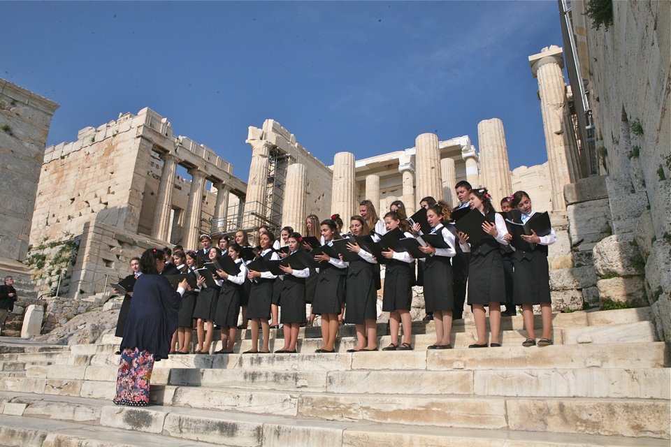 H Λυρική το απόγευμα της Δευτέρας ήταν παντού: Από την Ακρόπολη ως την Πατησίων [εικόνες] | iefimerida.gr 0