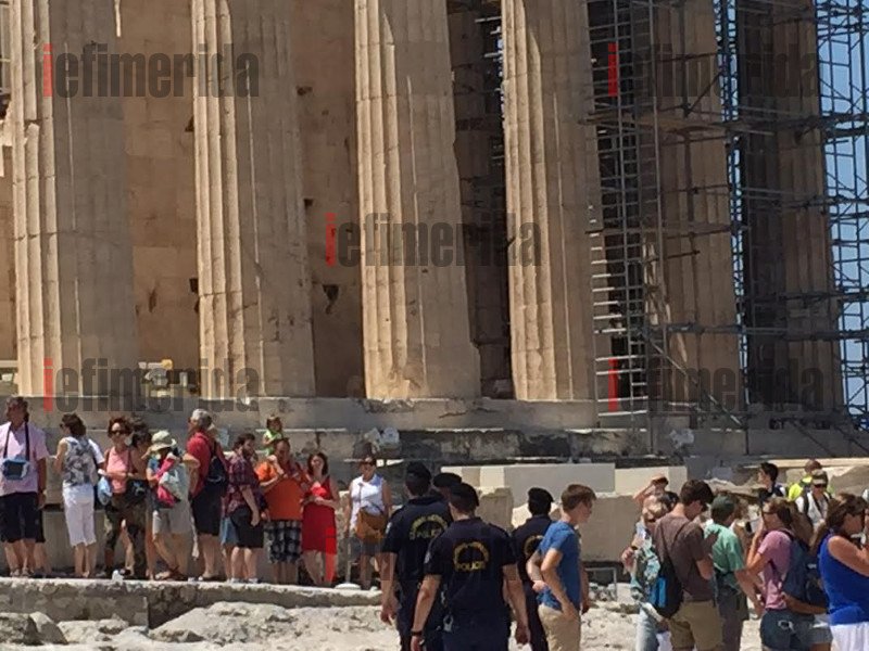 Οι νεολαίοι του ΣΥΡΙΖΑ προσπάθησαν να βάλουν το «Οχι» στην Ακρόπολη [εικόνες] | iefimerida.gr 3