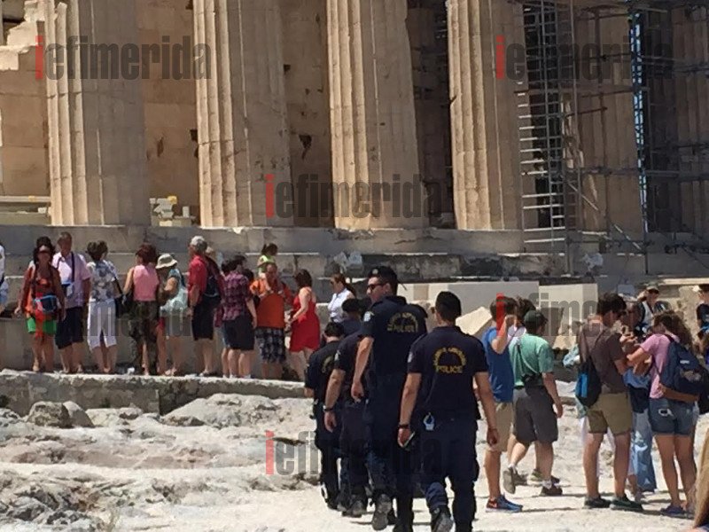 Οι νεολαίοι του ΣΥΡΙΖΑ προσπάθησαν να βάλουν το «Οχι» στην Ακρόπολη [εικόνες] | iefimerida.gr 4