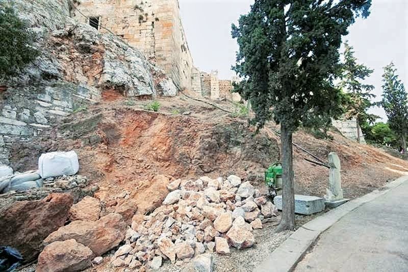 Τα νερά της βροχής απειλούν την Ακρόπολη [εικόνες] | iefimerida.gr 1