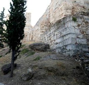 Τα νερά της βροχής απειλούν την Ακρόπολη [εικόνες] | iefimerida.gr 2