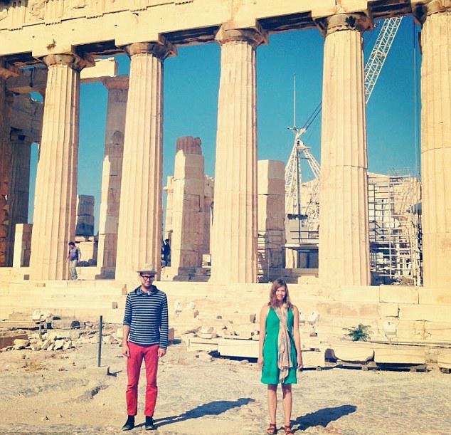 Το πιο τρελό ζευγάρι- Ταξίδεψαν 21 ημέρες στην Ευρώπη με τα ίδια ρούχα για να δουν αν ταιριάζουν [εικόνες] | iefimerida.gr 1