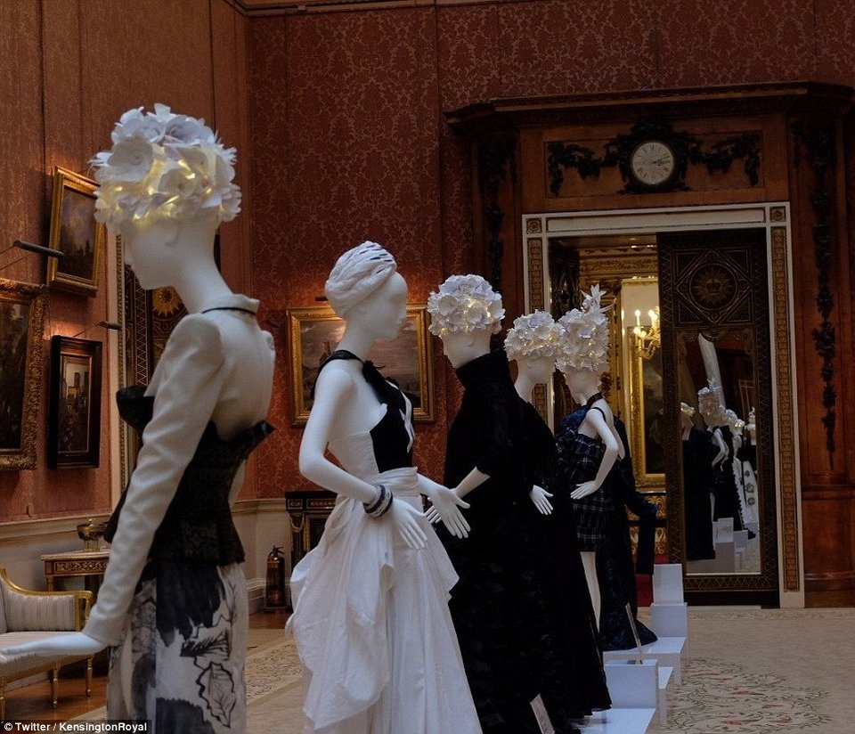  Η Αννα Γουίντορ συνάντησε την Κέιτ Μίντλετον και έκανε κάτι που κάνει εξαιρετικά σπάνια -Καλεσμένη στο παλάτι [εικόνες] | iefimerida.gr 8