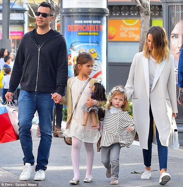 Πώς η Jessica Alba έγινε η πιο πλούσια αυτοδημιούργητη γυναίκα των ΗΠΑ πουλώντας πάνες [εικόνες]  | iefimerida.gr 8