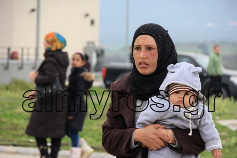 Βόλος: 500 πρόσφυγες εγκλωβίστηκαν στην εθνική οδό, 4 μέρες -Εξαλλος ο δήμαρχος [εικόνες] | iefimerida.gr 10