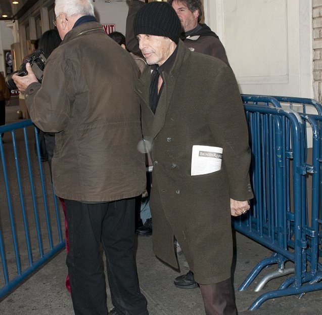 Τί έπαθε ο Αλ Πάτσίνο και κυκλοφορεί έτσι στη Νέα Υόρκη; [εικόνες] | iefimerida.gr 2