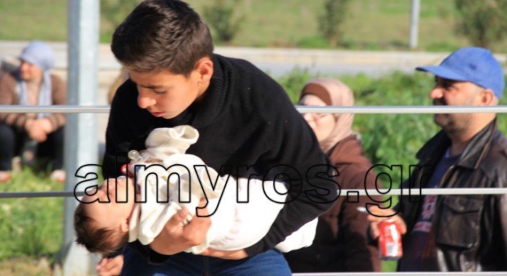 Βόλος: 500 πρόσφυγες εγκλωβίστηκαν στην εθνική οδό, 4 μέρες -Εξαλλος ο δήμαρχος [εικόνες] | iefimerida.gr 0