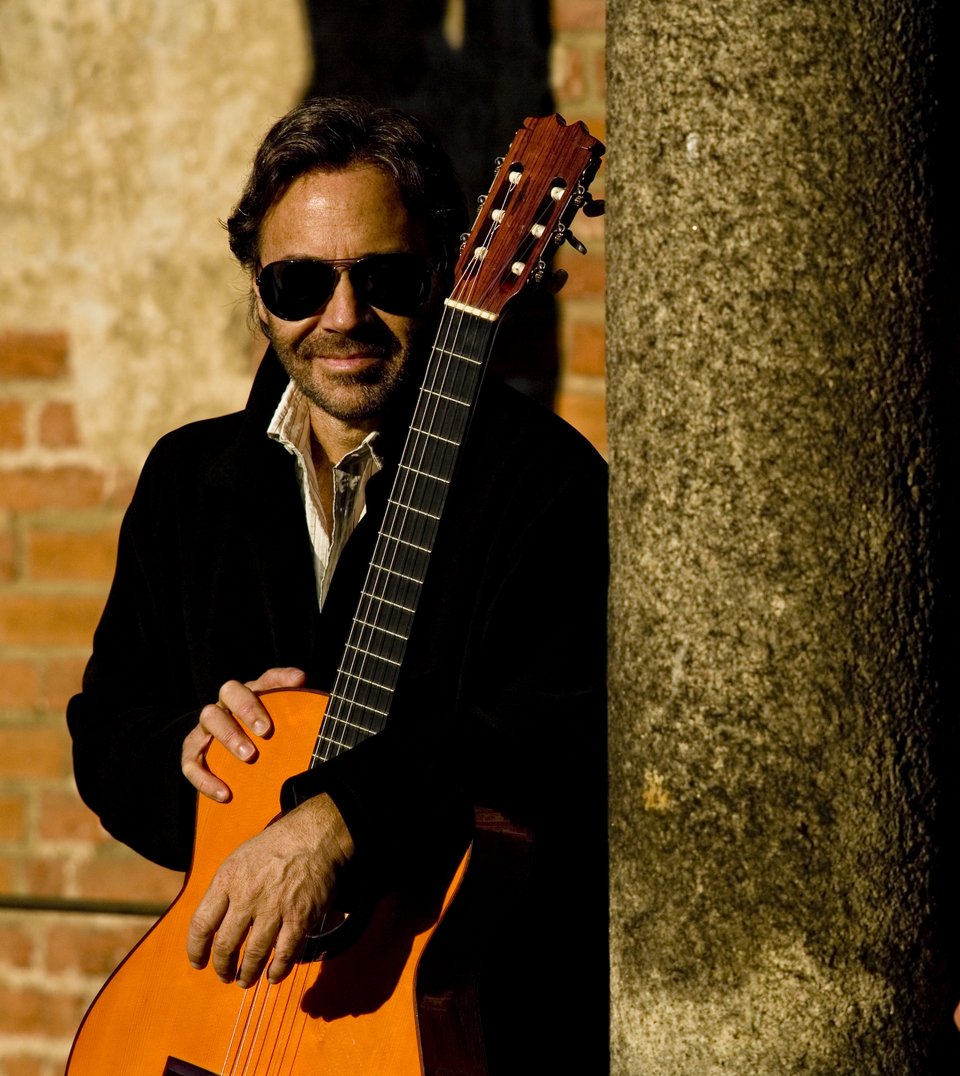 Ο Al Di Meola στην Αθήνα -O βιρτουόζος της κιθάρας διασκευάζει Beatles | iefimerida.gr 0