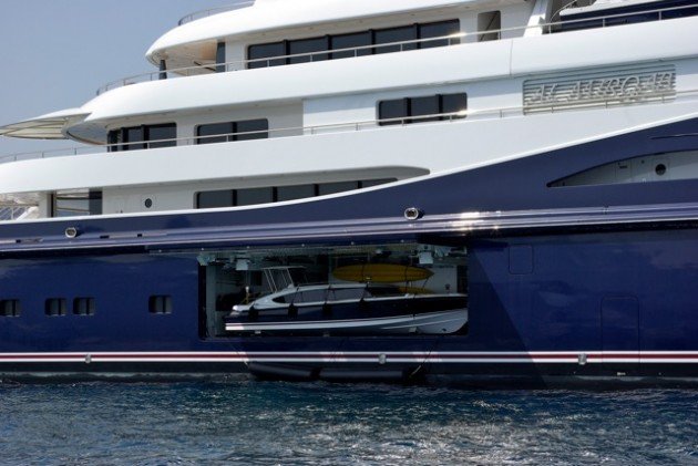 Το πλωτό παλάτι του Εμίρη του Κατάρ στην Ψαρρού -Γιοτ εξωπραγματικής χλιδής [βίντεο] | iefimerida.gr 2