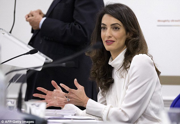 Γιατί η Αμάλ Αλαμουντίν πέταξε από το δάχτυλό της το μονόπετρο των 645.000 ευρώ που της χάρισε ο Τζορτζ Κλούνεϊ [εικόνες] | iefimerida.gr 4