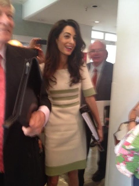 Η Αμάλ Αλαμουντίν τρελαίνει τους Ελληνες με τα Μάρμαρα του Παρθενώνα [εικόνες] | iefimerida.gr 0