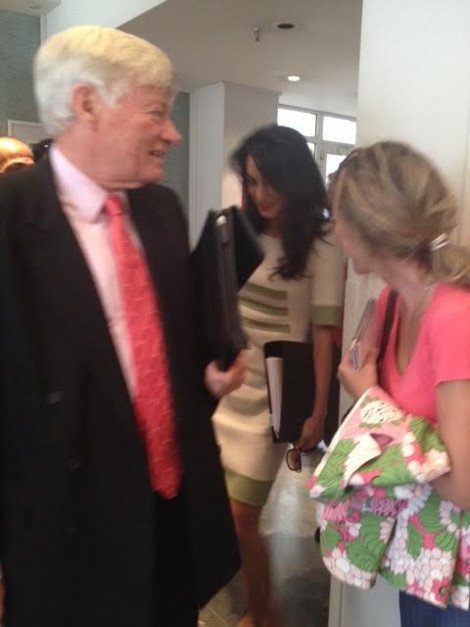 Η Αμάλ Αλαμουντίν τρελαίνει τους Ελληνες με τα Μάρμαρα του Παρθενώνα [εικόνες] | iefimerida.gr 1