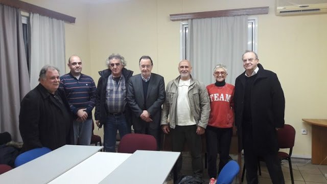 Η γυναίκα που πέταξε κότα στο Μαξίμου, με τον Λαφαζάνη -ΛΑΕ και ΑΛΑΝΥΑ μαζί στις εκλογές | iefimerida.gr 0