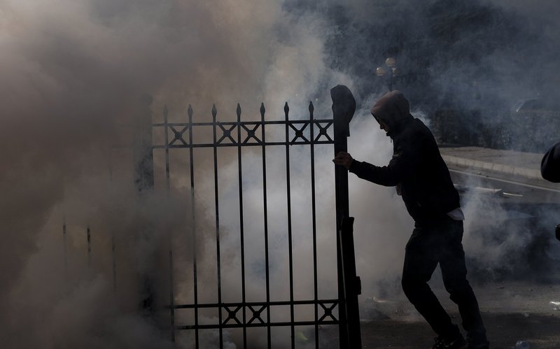 Οι διαδηλωτές προσπάθησαν να μπουν στη βουλή