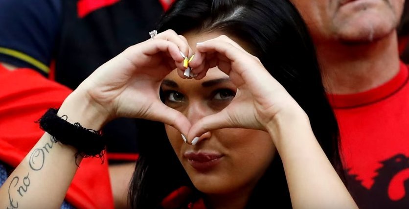 Οι δύο Αλβανίδες που έβαλαν «φωτιά» στο Βελοντρόμ [εικόνες] | iefimerida.gr 0