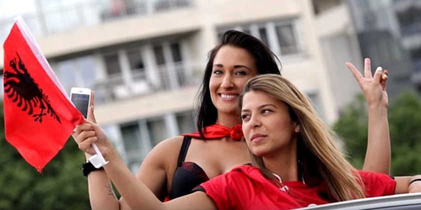 Οι δύο Αλβανίδες που έβαλαν «φωτιά» στο Βελοντρόμ [εικόνες] | iefimerida.gr 1