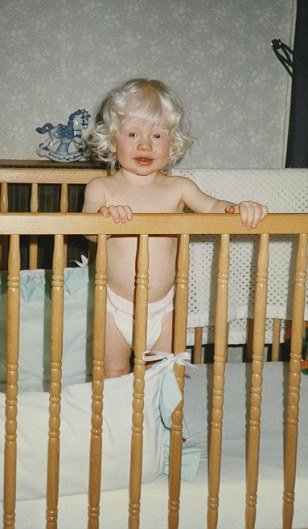 Αλμπίνο μαθήτρια μετά τον σχολικό τραμπουκισμό έγινε μια αλλόκοτη βασίλισσα της ομορφιάς [εικόνες] | iefimerida.gr 2