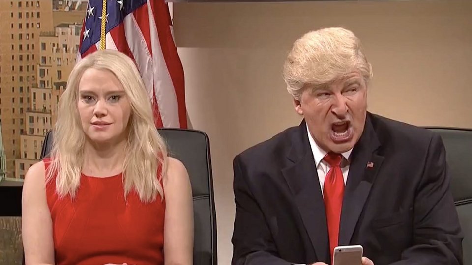 O Aλεκ Μπάλντουιν υποδύεται τον Τραμπ και η Μελάνια ξεκαρδίζεται [βίντεο] | iefimerida.gr 0