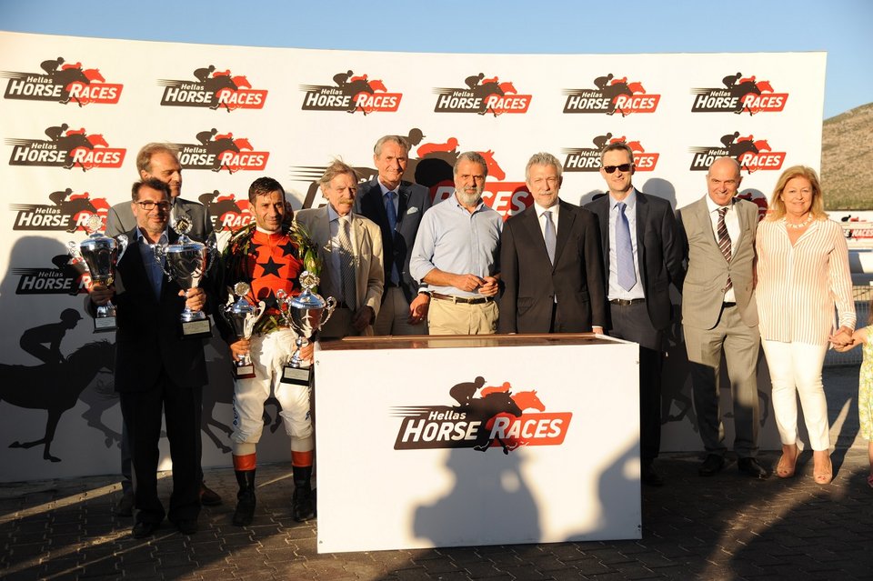 Πλήθος κόσμου στο 70ο Ελληνικό Ντέρμπι του ΟΠΑΠ [εικόνες] | iefimerida.gr 2