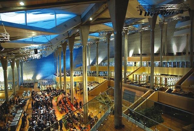 Σαν σήμερα, 2002: Η αναγέννηση της Βιβλιοθήκης της Αλεξάνδρειας [εικόνες] | iefimerida.gr 1