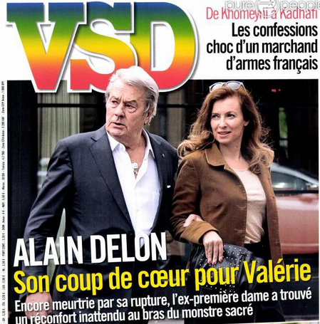 Η Τριερβελέρ ξεπερνά τον Ολάντ στο πλευρό του... γερασμένου Αλέν Ντελόν -Τους «τσάκωσαν» αγκαζέ [εικόνες] | iefimerida.gr 0