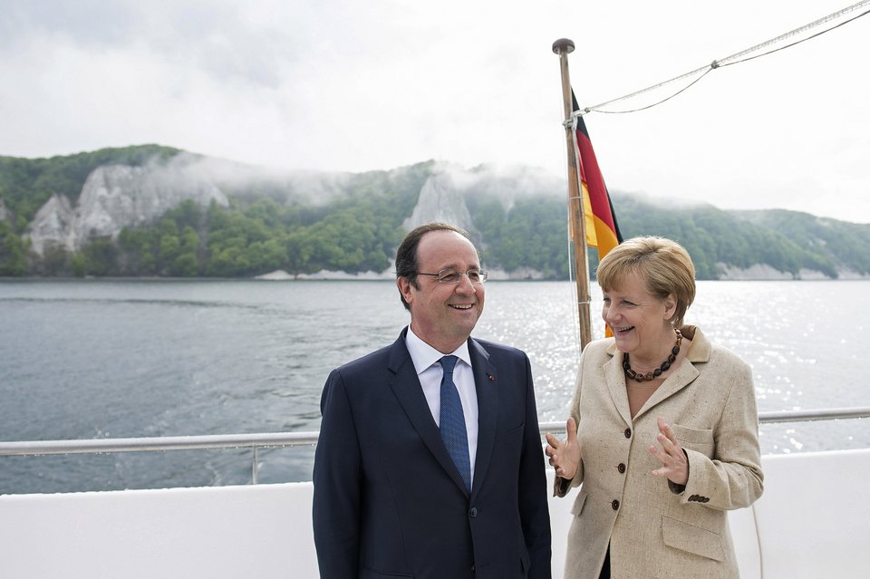 Κρουαζιέρα, δείπνο και καντάδες -Το ρομαντικό ραντεβού της Μέρκελ με τον Ολάντ [εικόνες] | iefimerida.gr 5