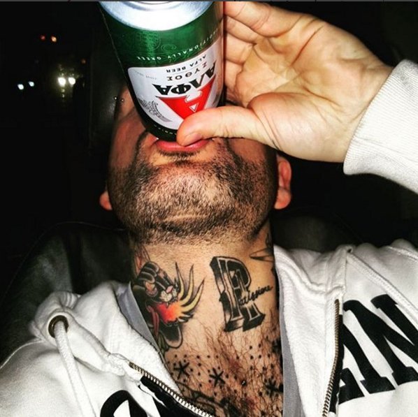 Ελληνας τηλεσέφ έβαψε τα νύχια των ποδιών του κόκκινα και άναψε φωτιές στα social media [εικόνες] | iefimerida.gr 1