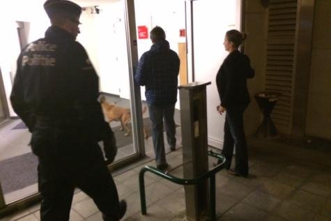 Η Ευρώπη σε πανικό: Εκκενώθηκε η βελγική εφημερίδα «Le Soir» έπειτα από τηλεφώνημα για βόμβα [εικόνες] | iefimerida.gr 0