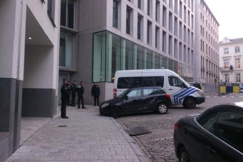 Η Ευρώπη σε πανικό: Εκκενώθηκε η βελγική εφημερίδα «Le Soir» έπειτα από τηλεφώνημα για βόμβα [εικόνες] | iefimerida.gr 3