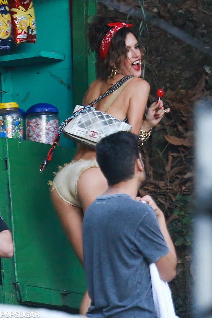 H Alessandra Ambrosio «εκδίδεται» σε φαβέλα του Ρίο [εικόνες] | iefimerida.gr 7