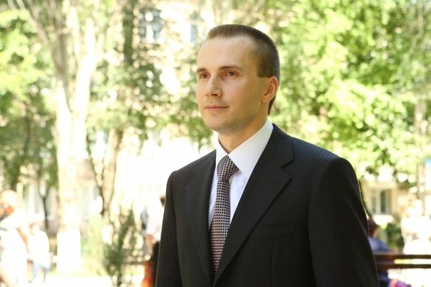 Ολεξάντρ Γιανουκόβιτς, γιος του έκπτωτου προέδρου: ο οδοντίατρος που έγινε εκατομμυριούχος σε τρία χρόνια [εικόνες] | iefimerida.gr 1