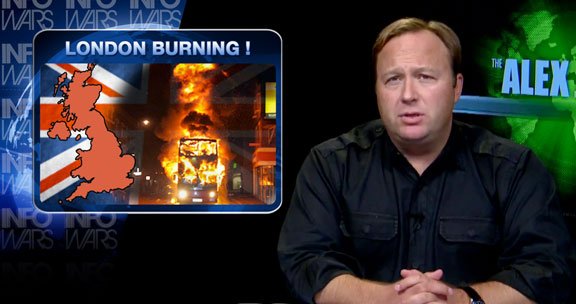 Alex Jones, ο συνωμοσιολόγος φίλος του Τραμπ, ιδρυτής του σάιτ Infowars [εικόνες] | iefimerida.gr 3