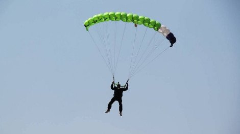 «Φεστιβάλ» ελεύθερης πτώσης στα Χανιά: Εντυπωσιάζει η Κρήτη από ψηλά [βίντεο & εικόνες] | iefimerida.gr 1