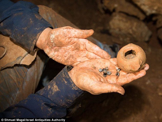 Εξερευνητές ανακάλυψαν θησαυρό 2.300 ετών από την εποχή του Μεγάλου Αλεξάνδρου [εικόνες] | iefimerida.gr 5