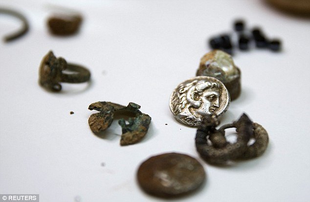 Εξερευνητές ανακάλυψαν θησαυρό 2.300 ετών από την εποχή του Μεγάλου Αλεξάνδρου [εικόνες] | iefimerida.gr 6