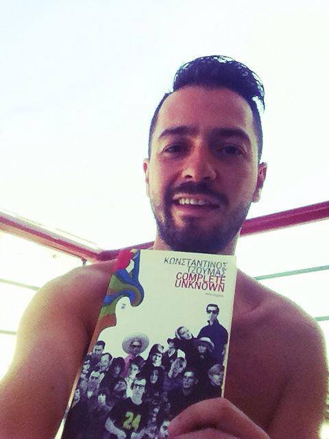 Η νέα τάση του Facebook: Φωτογραφίσου με το αγαπημένο σου βιβλίο - Τι επιλέγουν οι επώνυμοι [εικόνες] | iefimerida.gr 2