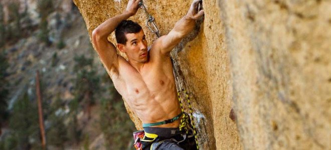 Ο ατρόμητος Αμερικανός που σκαρφαλώνει με άνεση σε βράχους 500 μέτρων με τα χέρια του και χωρίς ασφάλεια [εικόνες&βίντεο] | iefimerida.gr 1